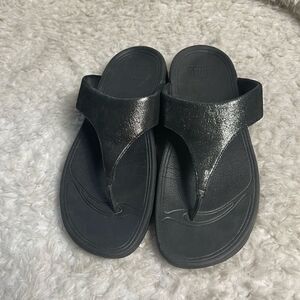 Fitflop shimmery black suede thong wedge sandals size 8